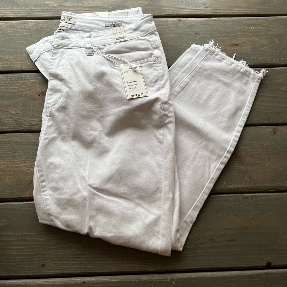 NWT Judy Blue white distressed jeans
